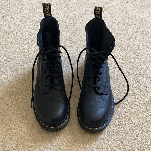 dr martens 1460 matte black